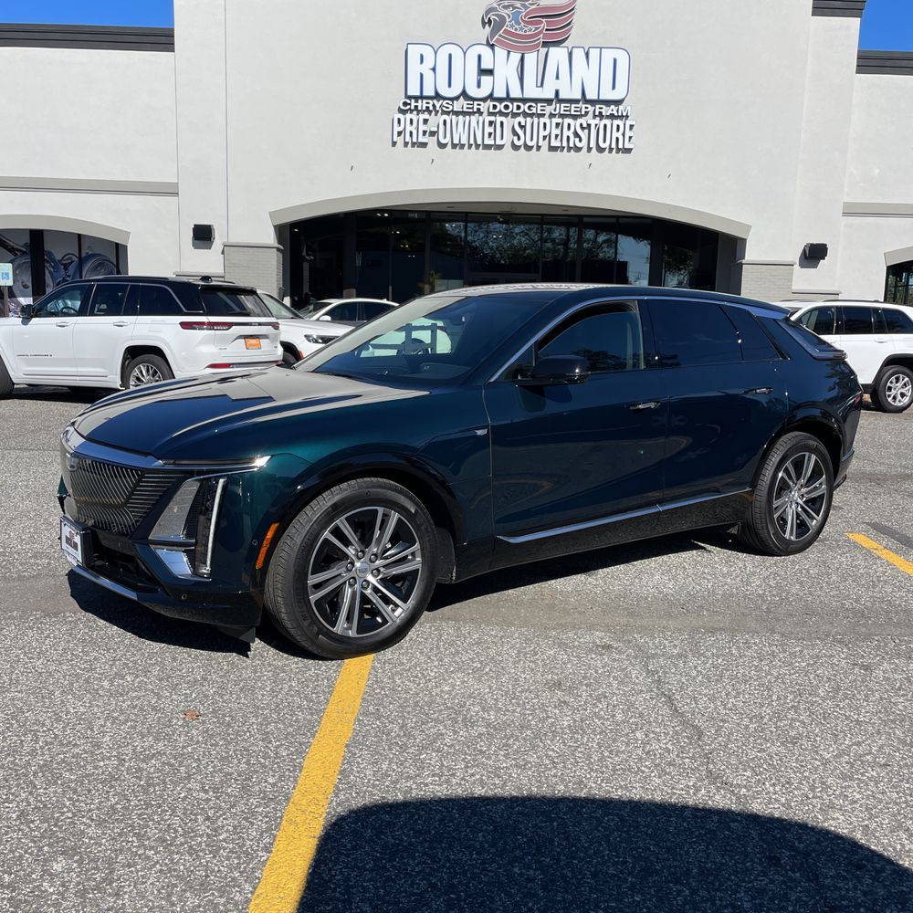 2024 Cadillac LYRIQ Luxury 1