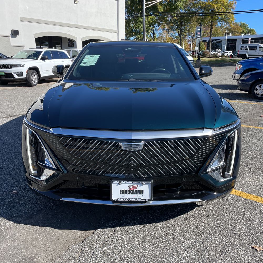 2024 Cadillac LYRIQ Luxury 1