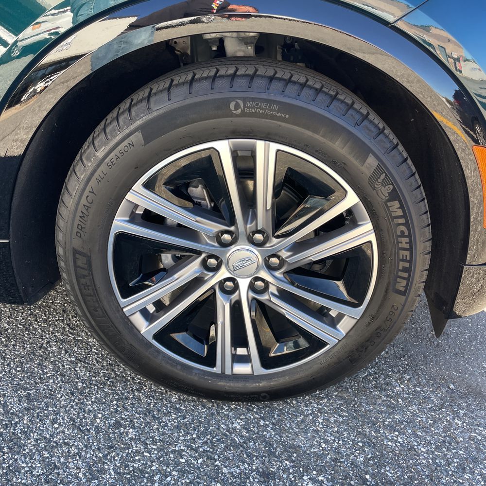 2024 Cadillac LYRIQ Luxury 1