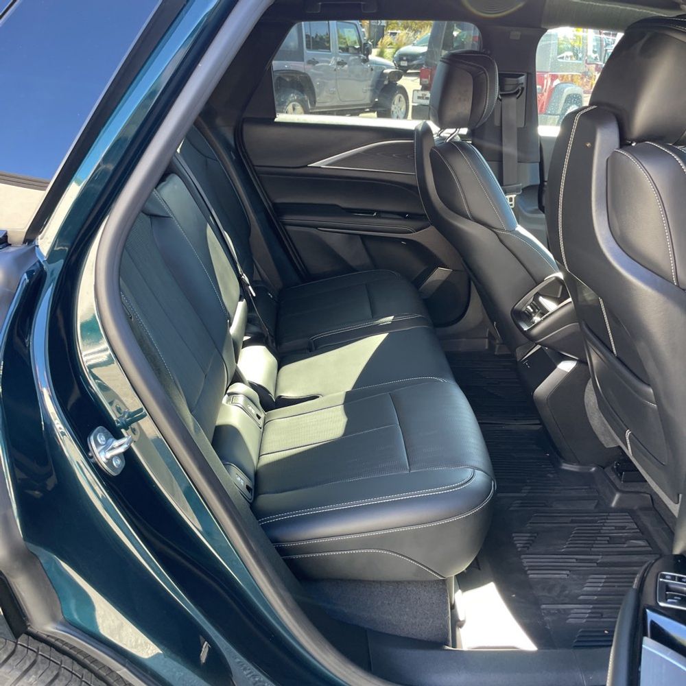2024 Cadillac LYRIQ Luxury 1