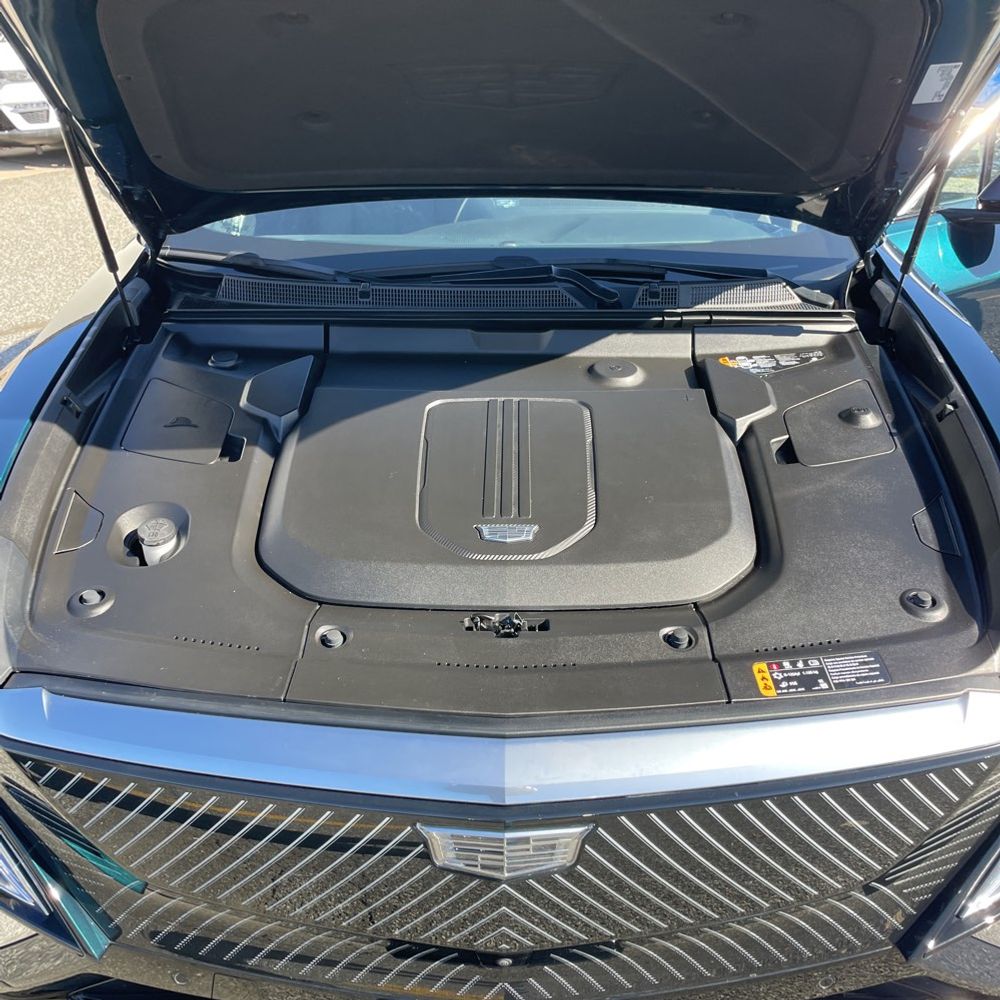 2024 Cadillac LYRIQ Luxury 1