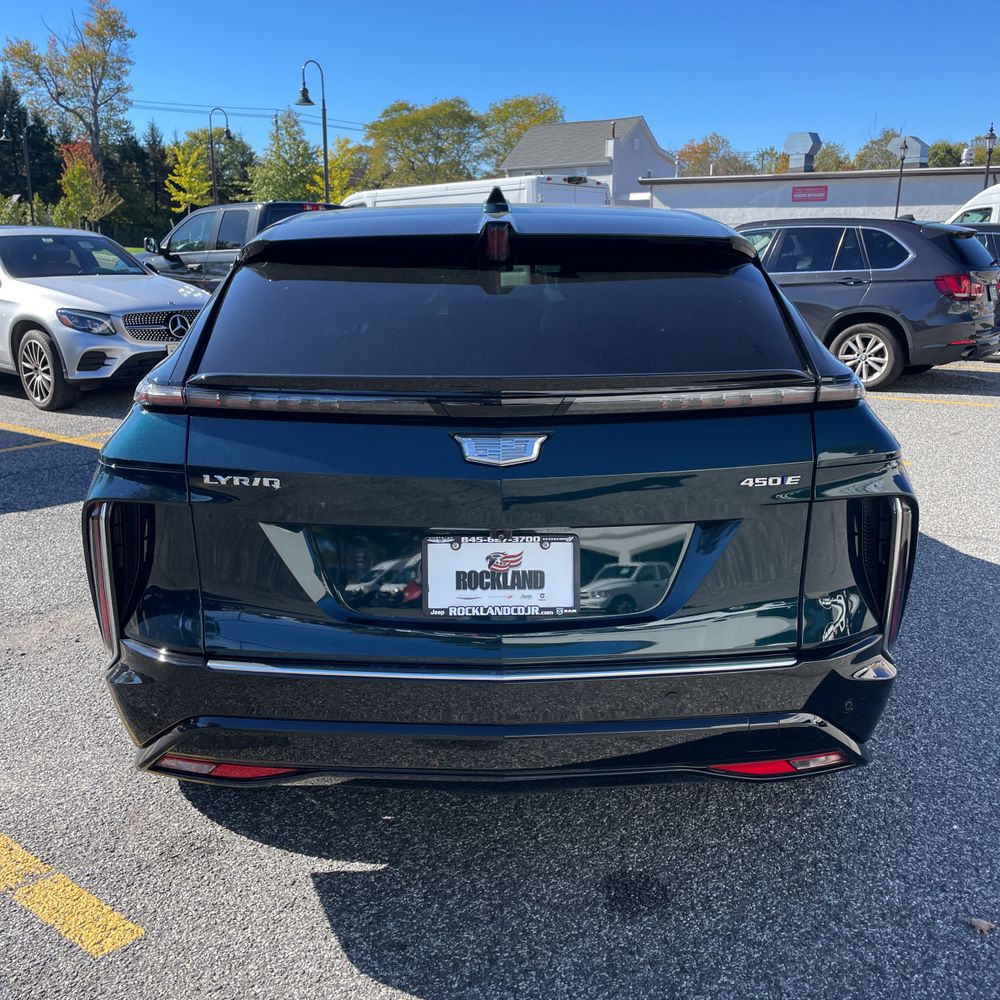 2024 Cadillac LYRIQ Luxury 1