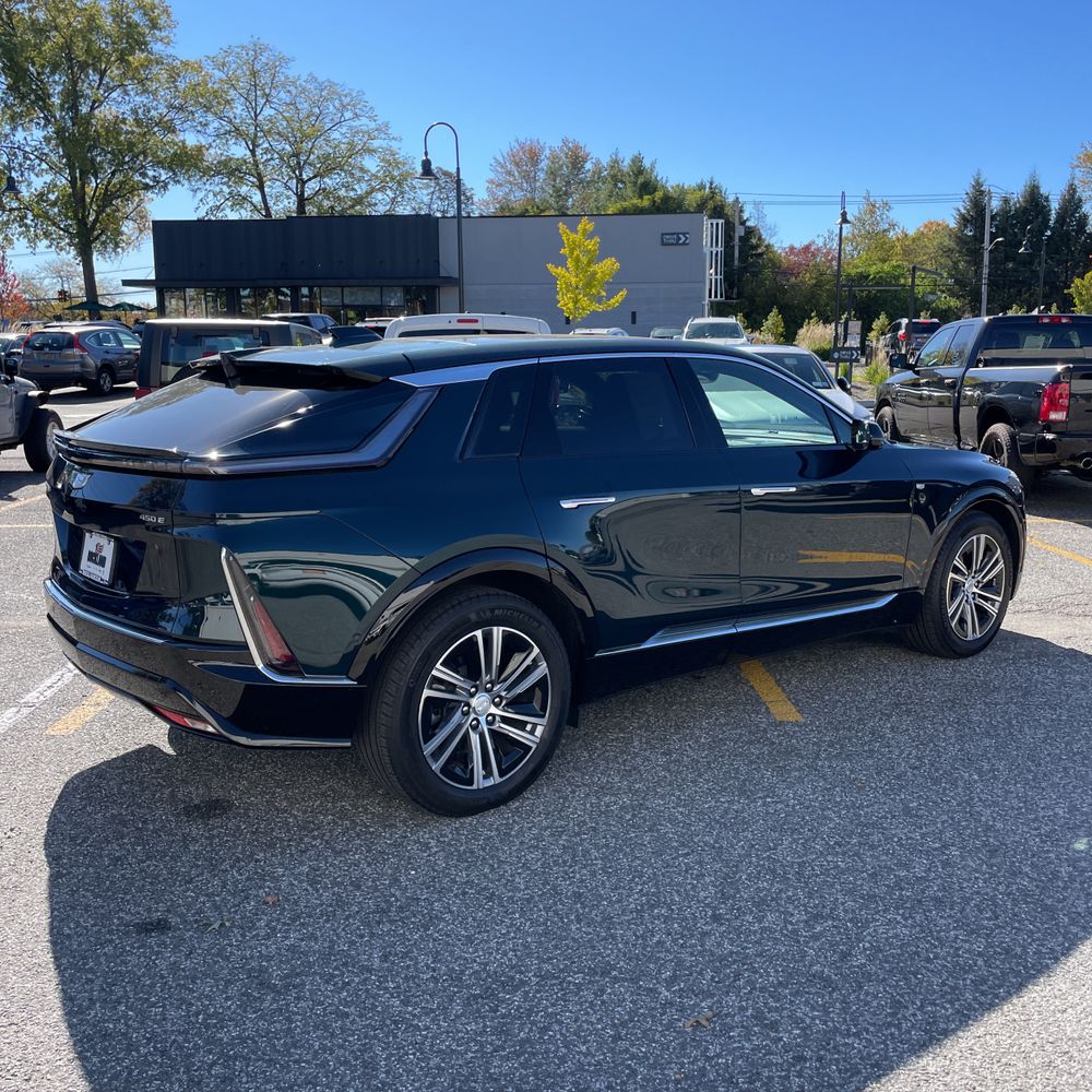 2024 Cadillac LYRIQ Luxury 1