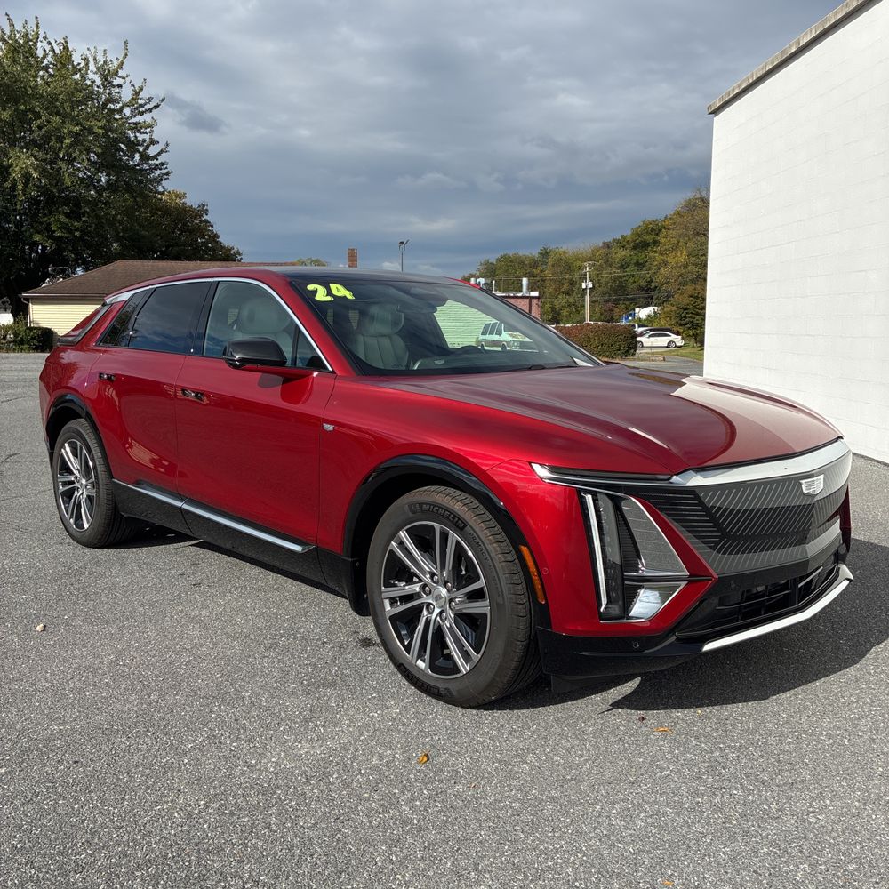 2024 Cadillac LYRIQ Luxury 2