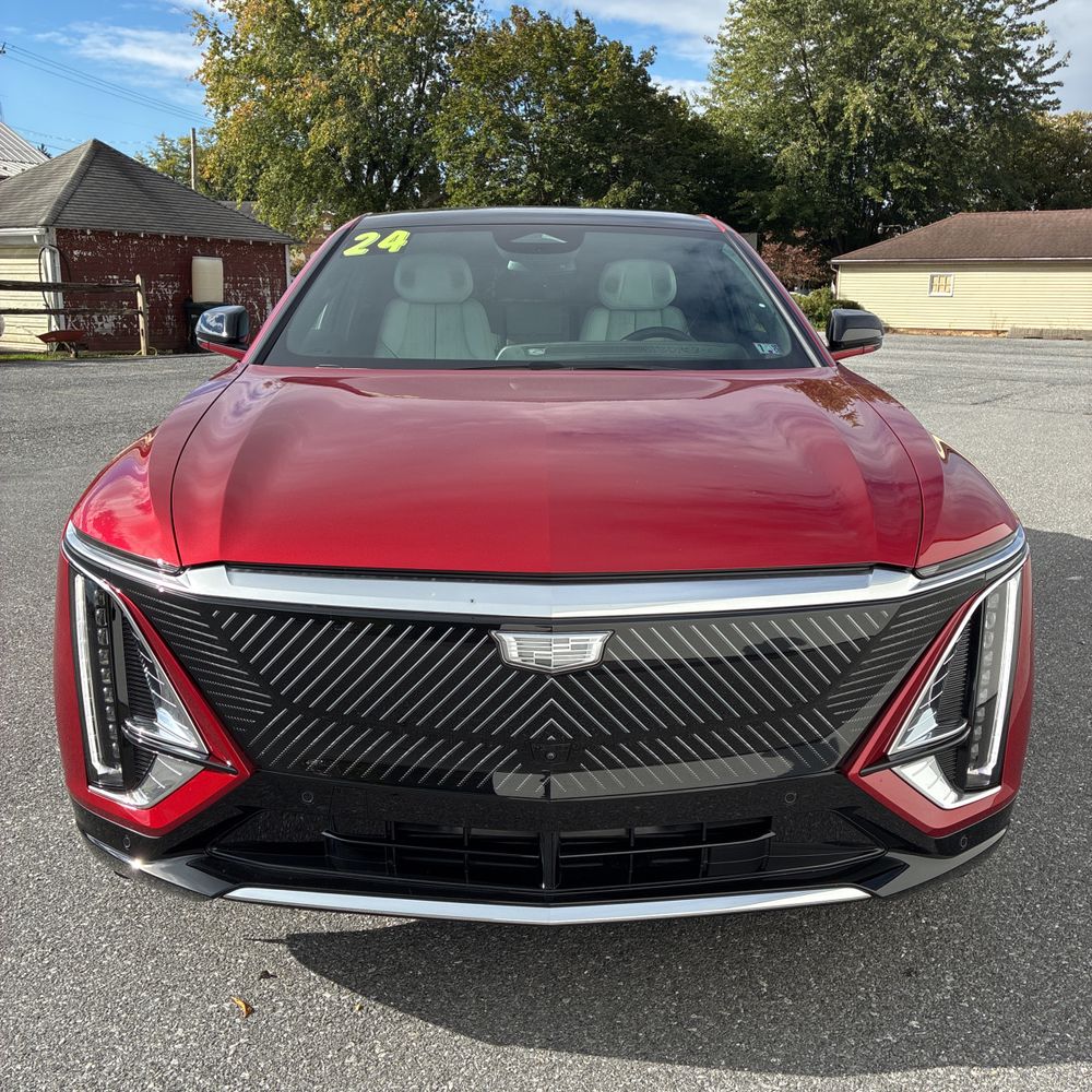 2024 Cadillac LYRIQ Luxury 2