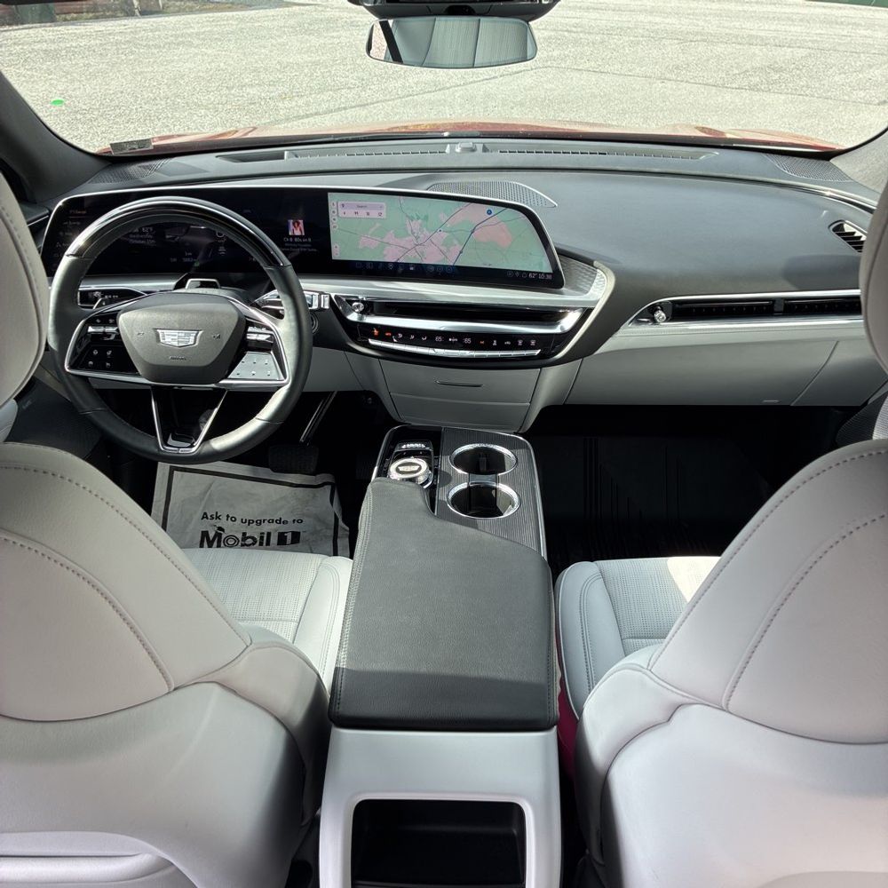 2024 Cadillac LYRIQ Luxury 2