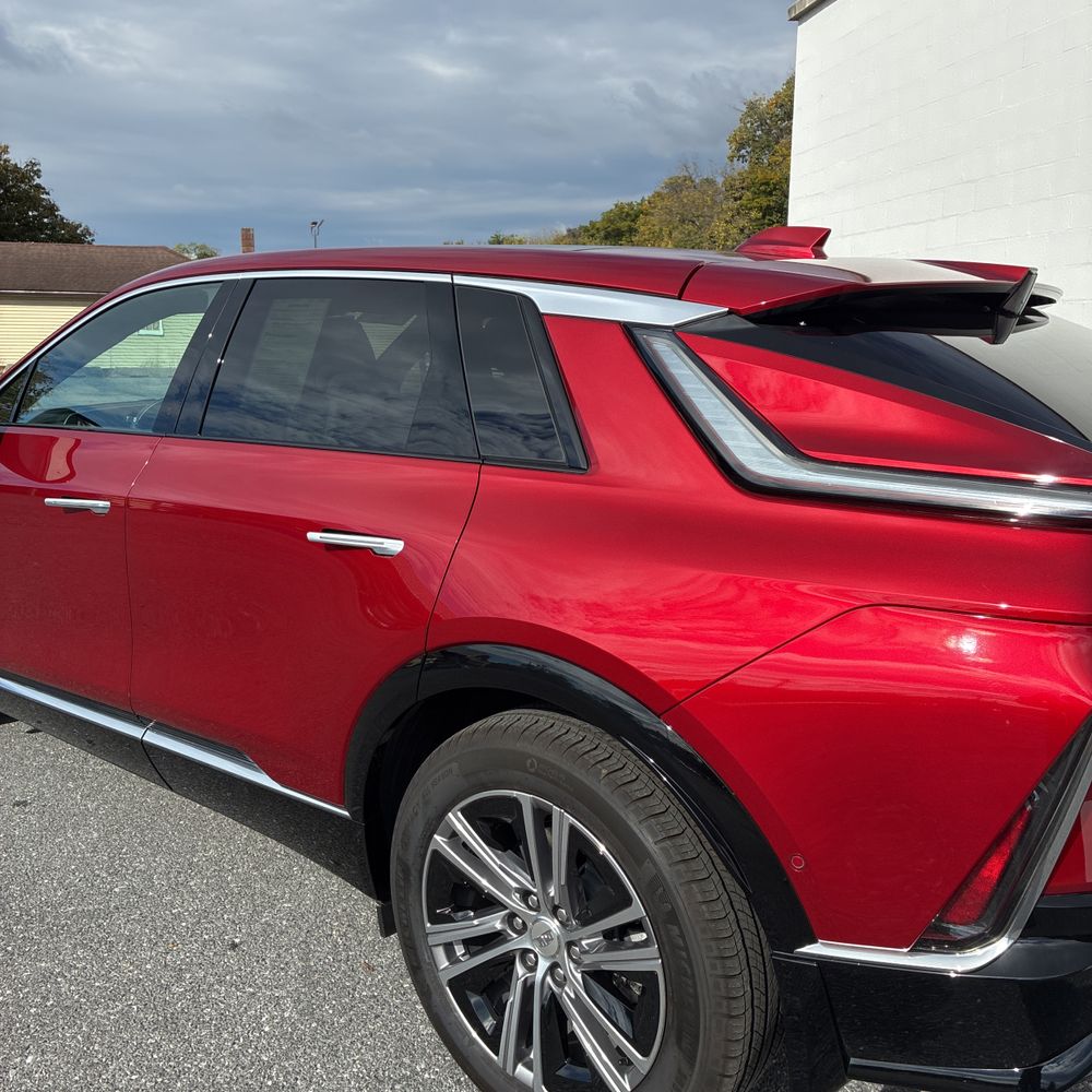 2024 Cadillac LYRIQ Luxury 2