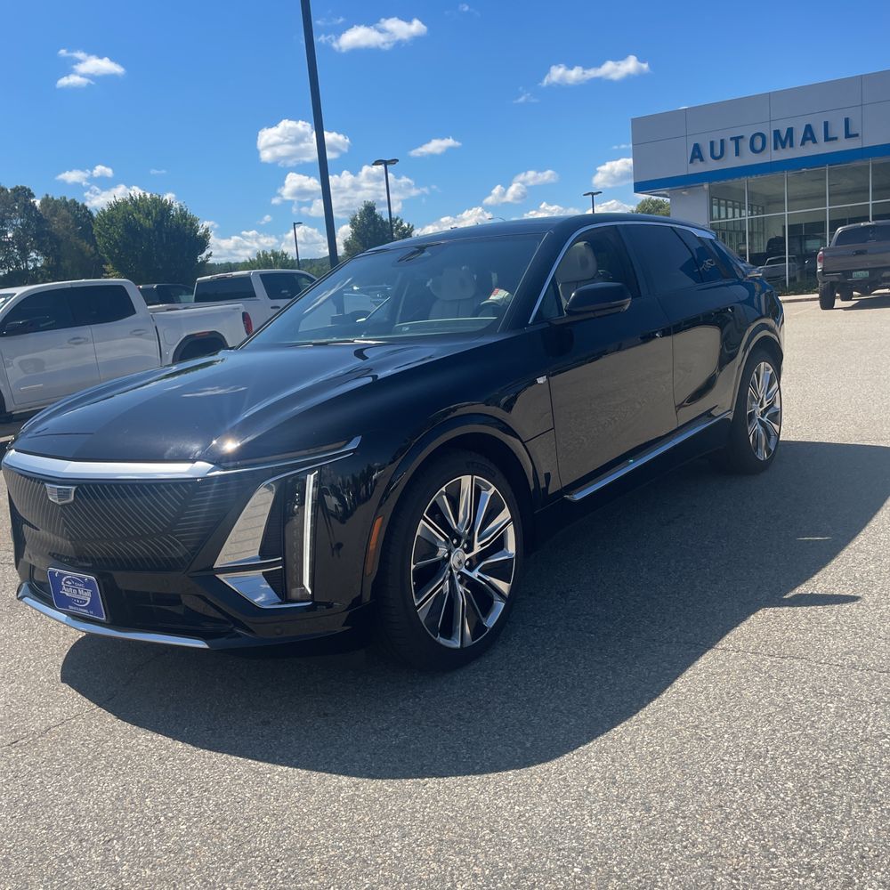 2024 Cadillac LYRIQ Luxury 3