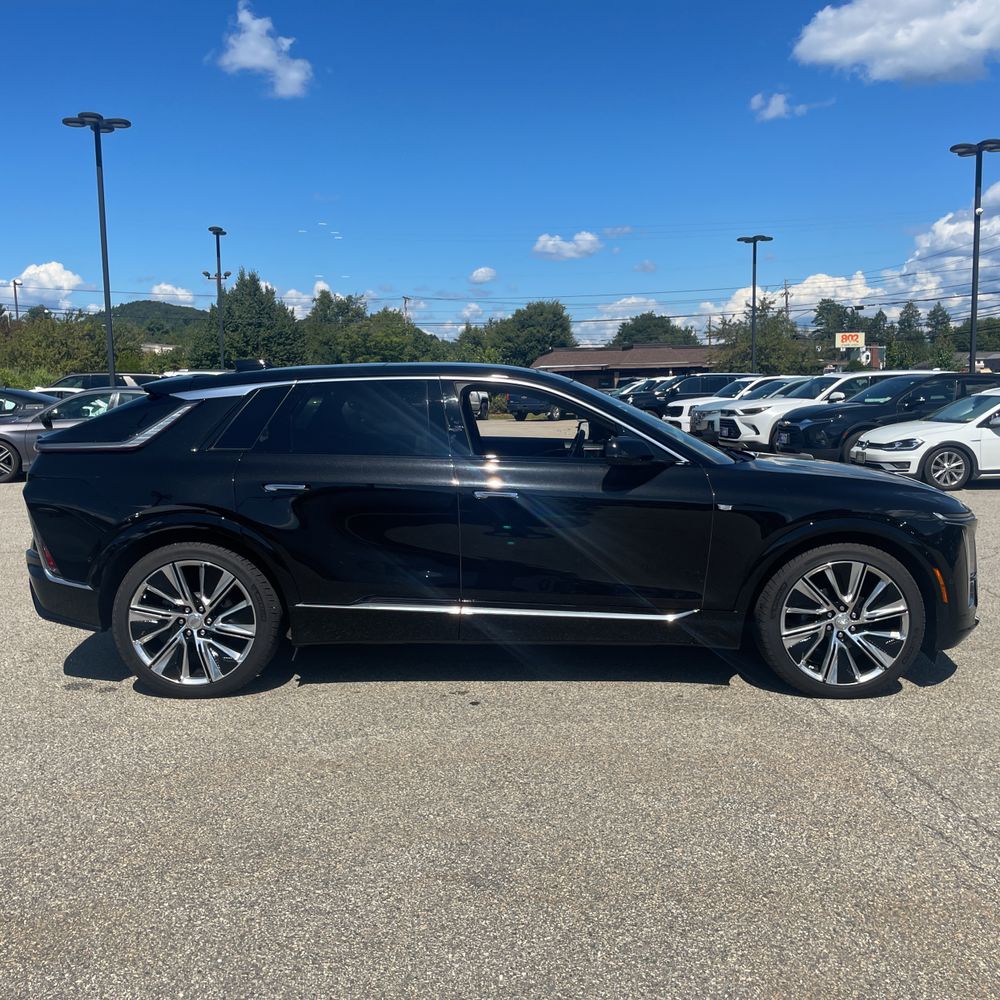 2024 Cadillac LYRIQ Luxury 3