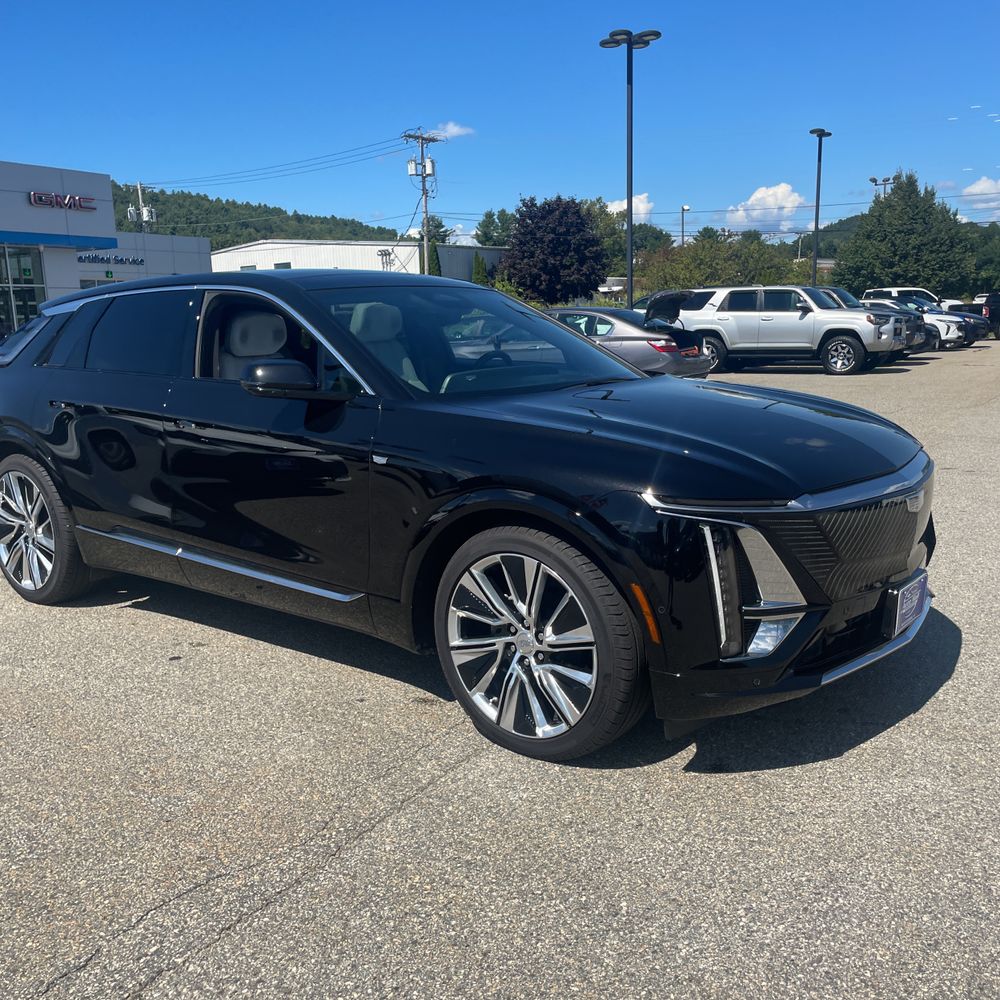 2024 Cadillac LYRIQ Luxury 3