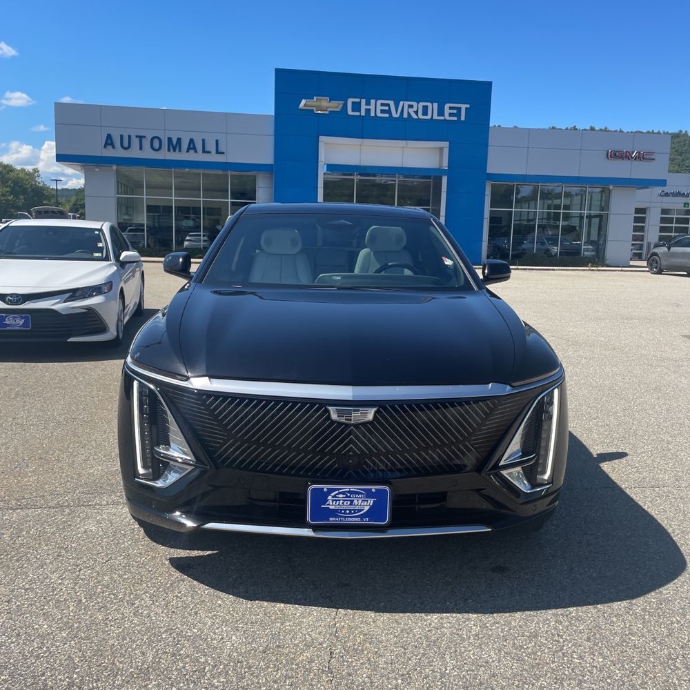 2024 Cadillac LYRIQ Luxury 3