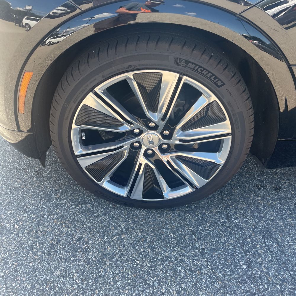 2024 Cadillac LYRIQ Luxury 3