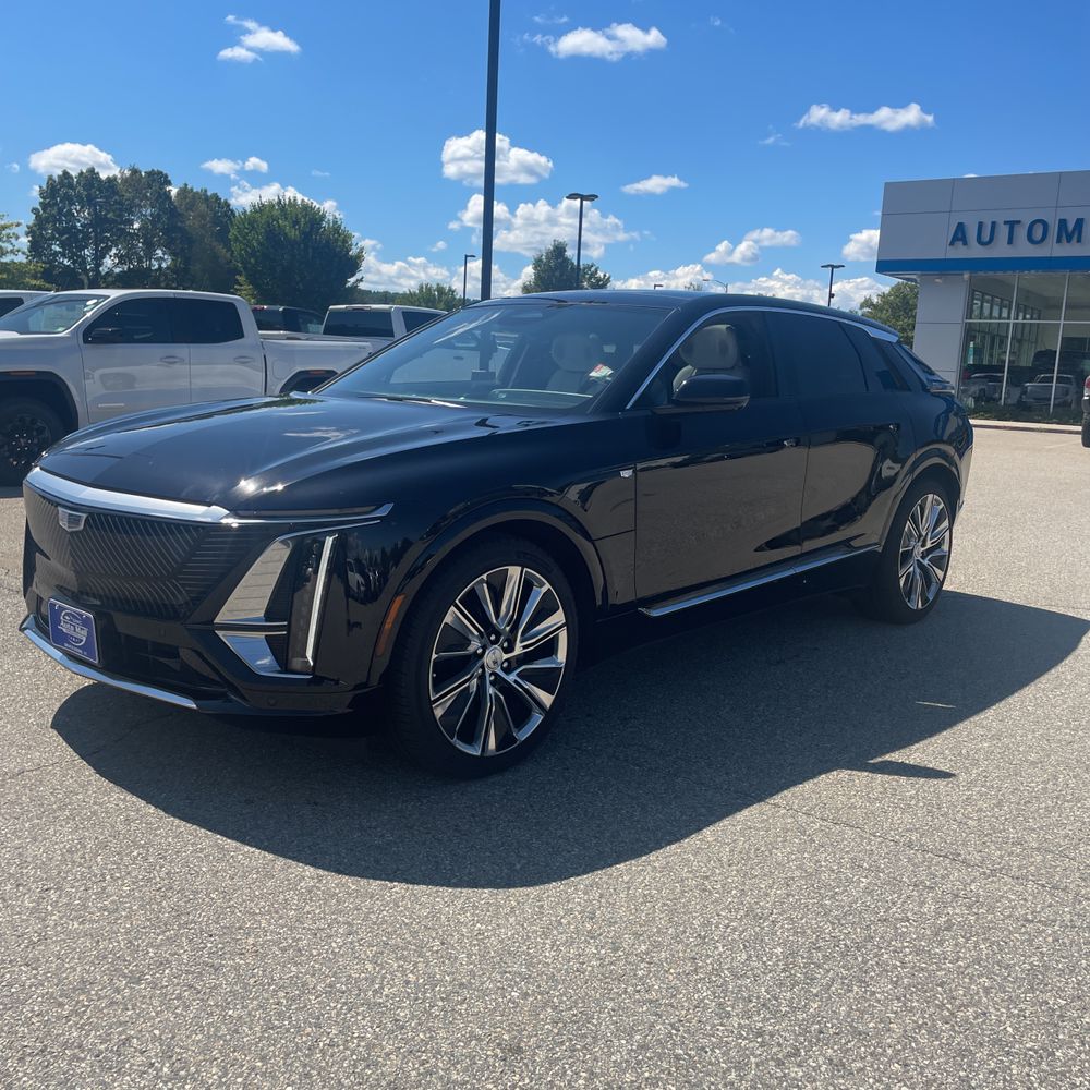 2024 Cadillac LYRIQ Luxury 3
