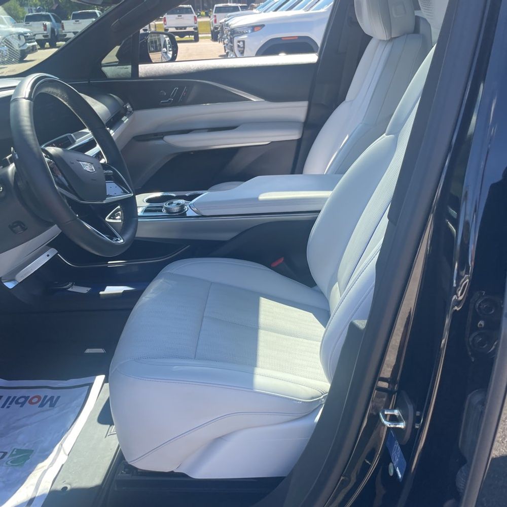 2024 Cadillac LYRIQ Luxury 3
