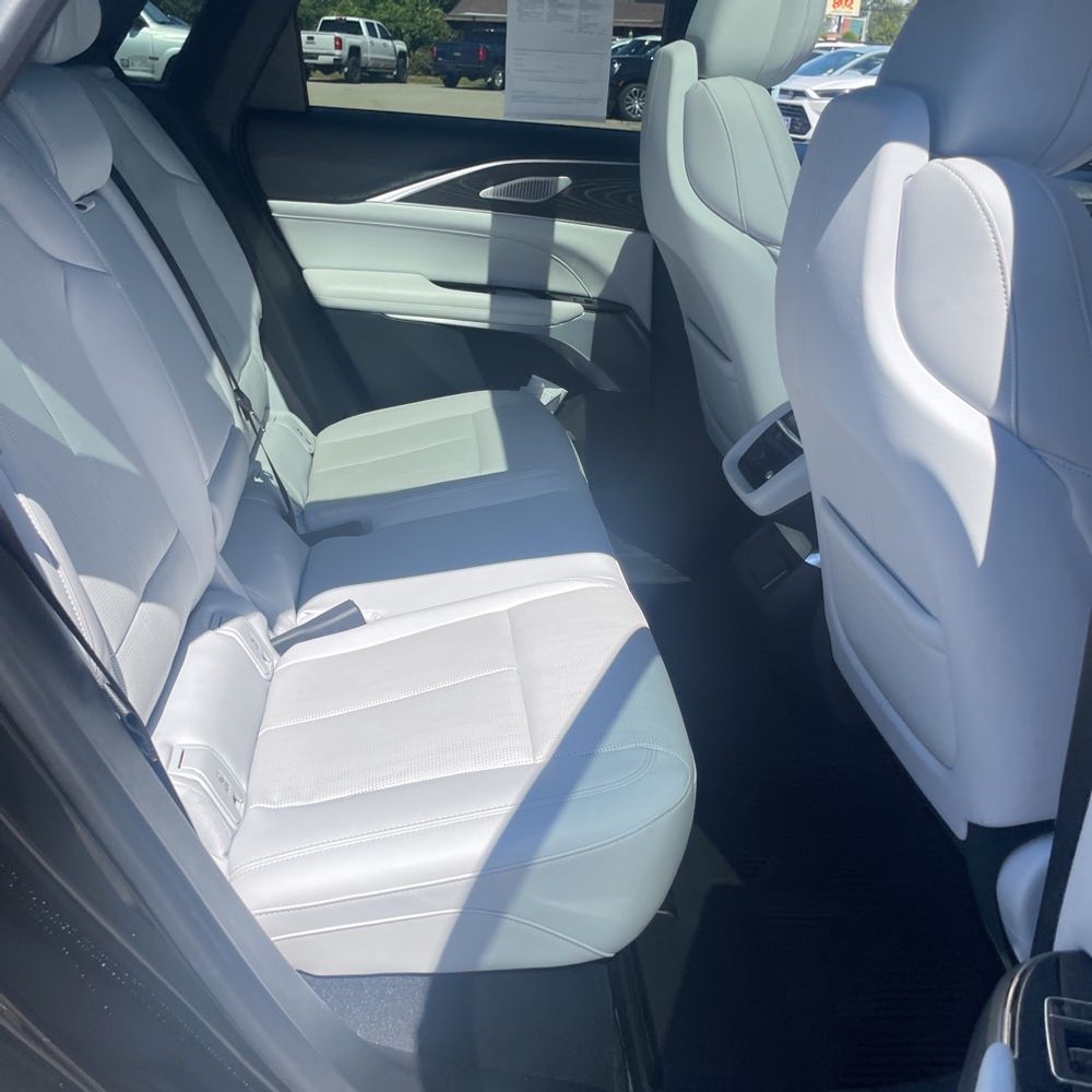 2024 Cadillac LYRIQ Luxury 3