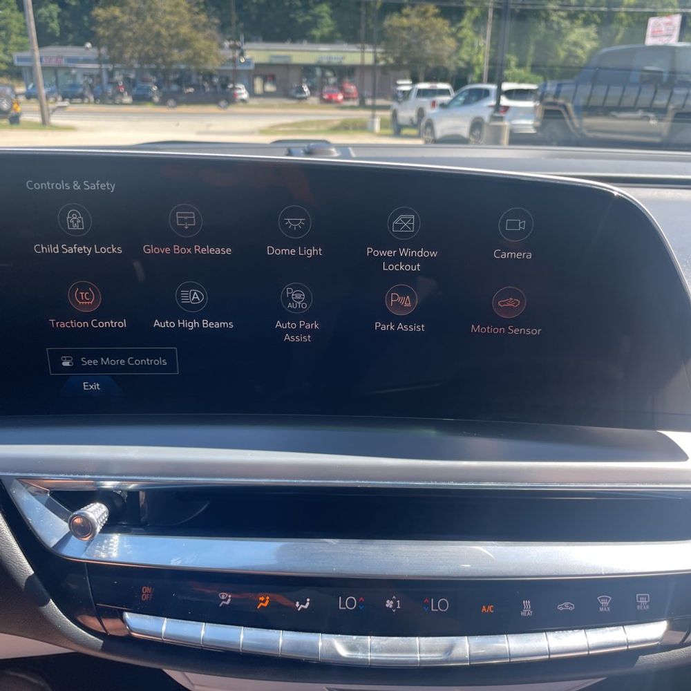 2024 Cadillac LYRIQ Luxury 3