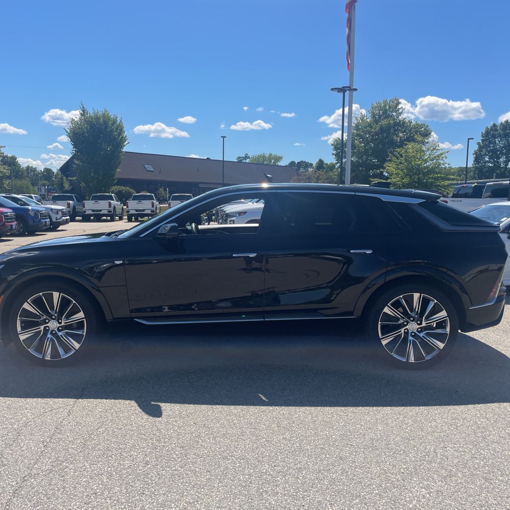 2024 Cadillac LYRIQ Luxury 3
