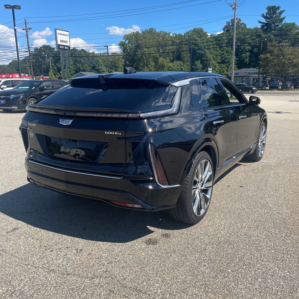 2024 Cadillac LYRIQ Luxury 3
