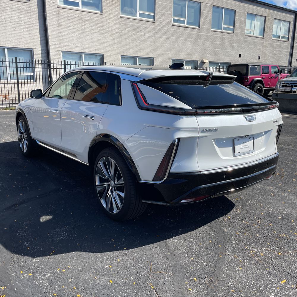 2024 Cadillac LYRIQ Luxury 3