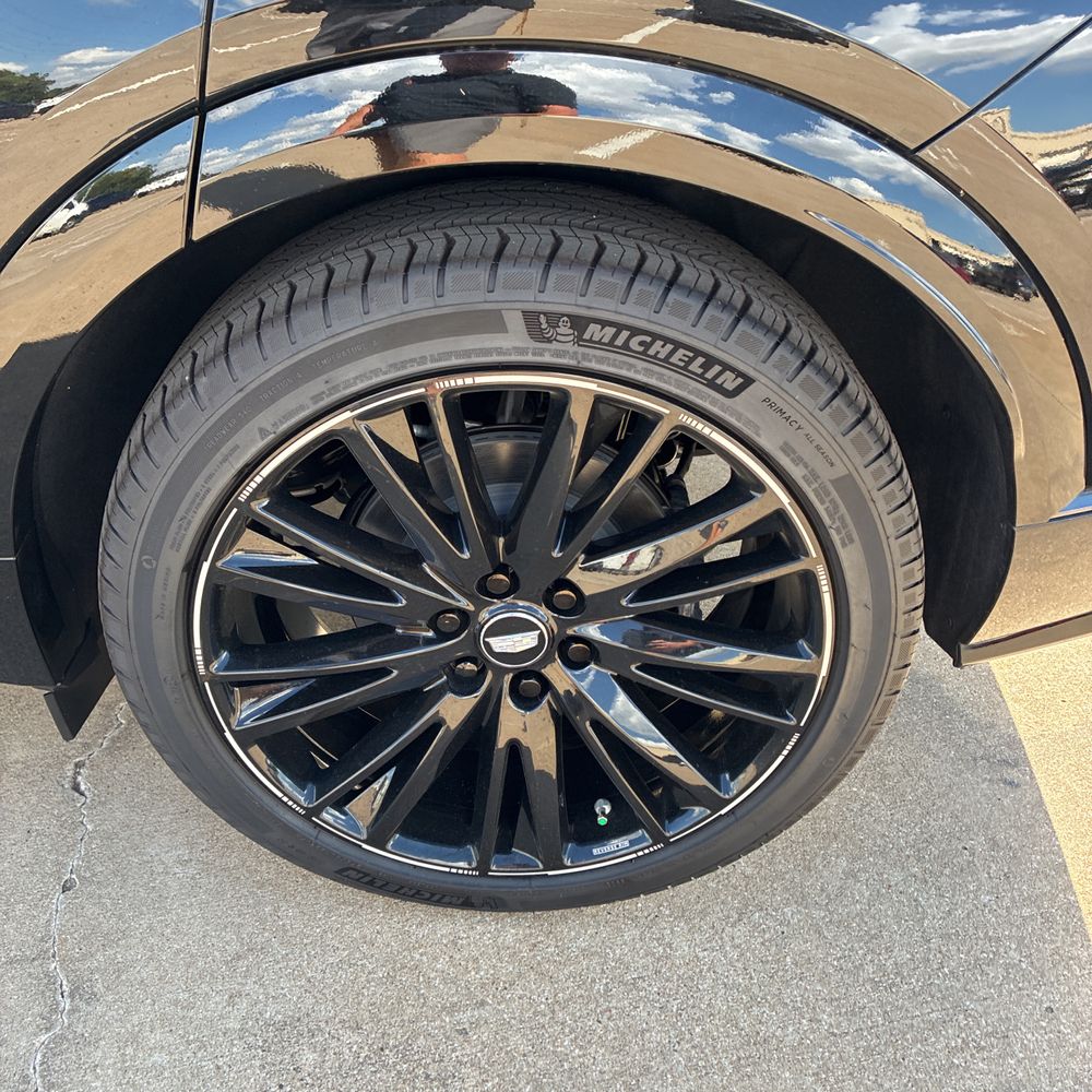 2024 Cadillac LYRIQ Sport 1