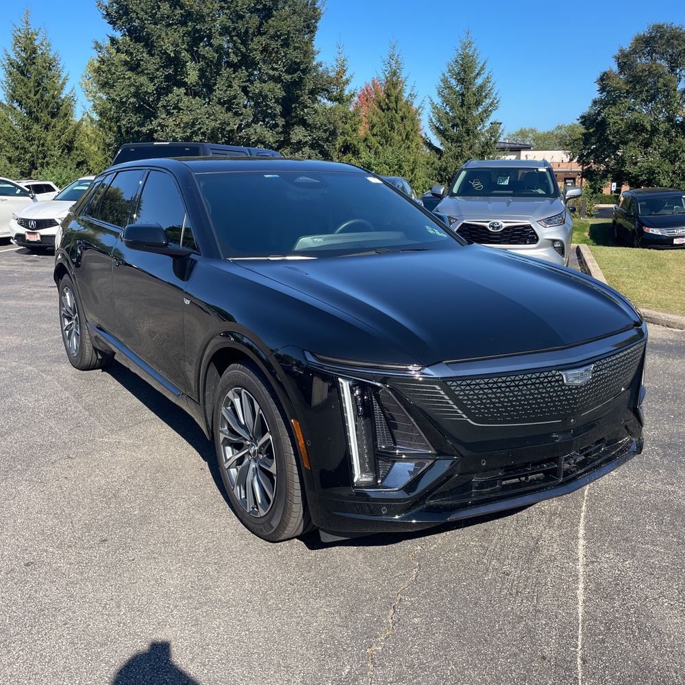 2025 Cadillac LYRIQ Sport 2