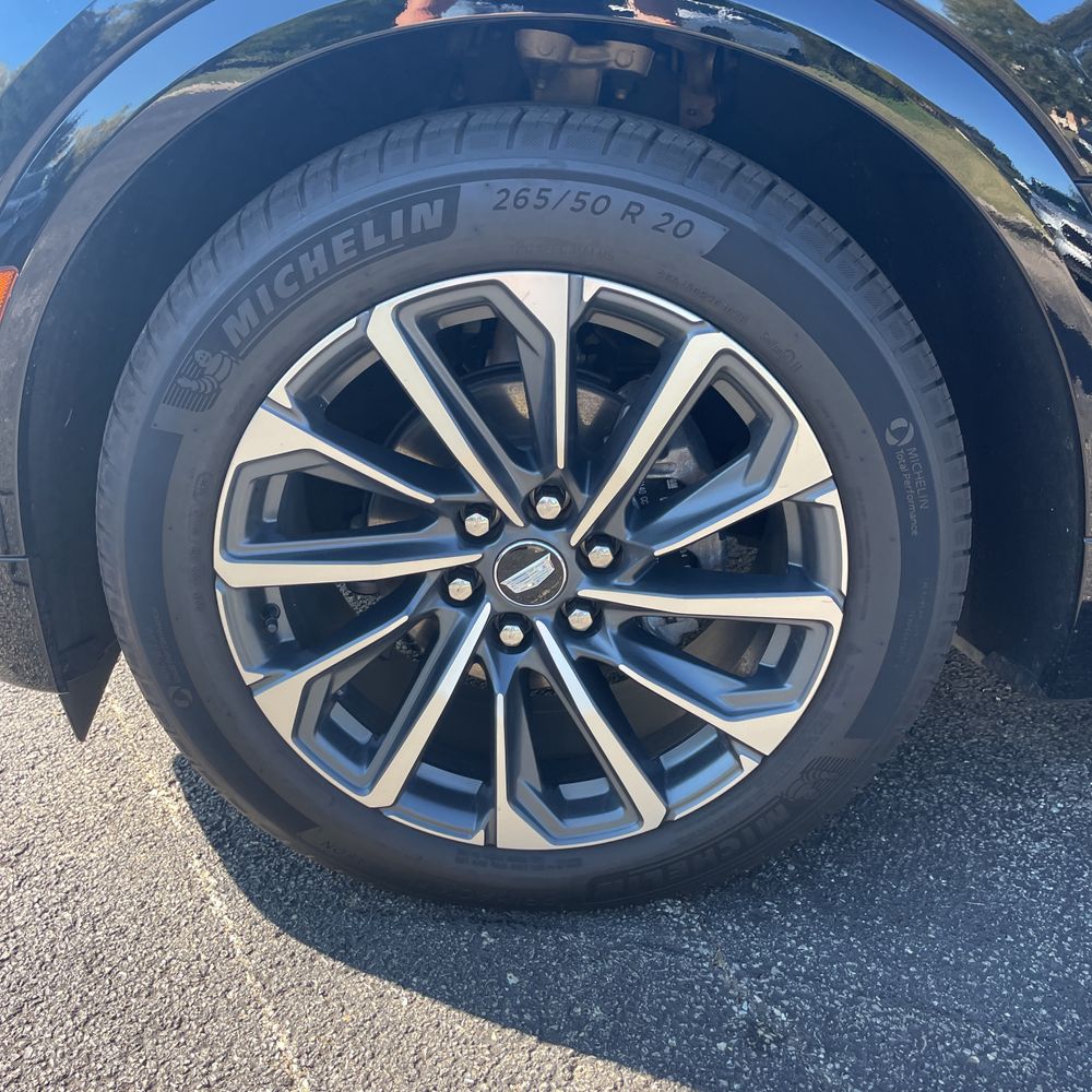 2025 Cadillac LYRIQ Sport 2