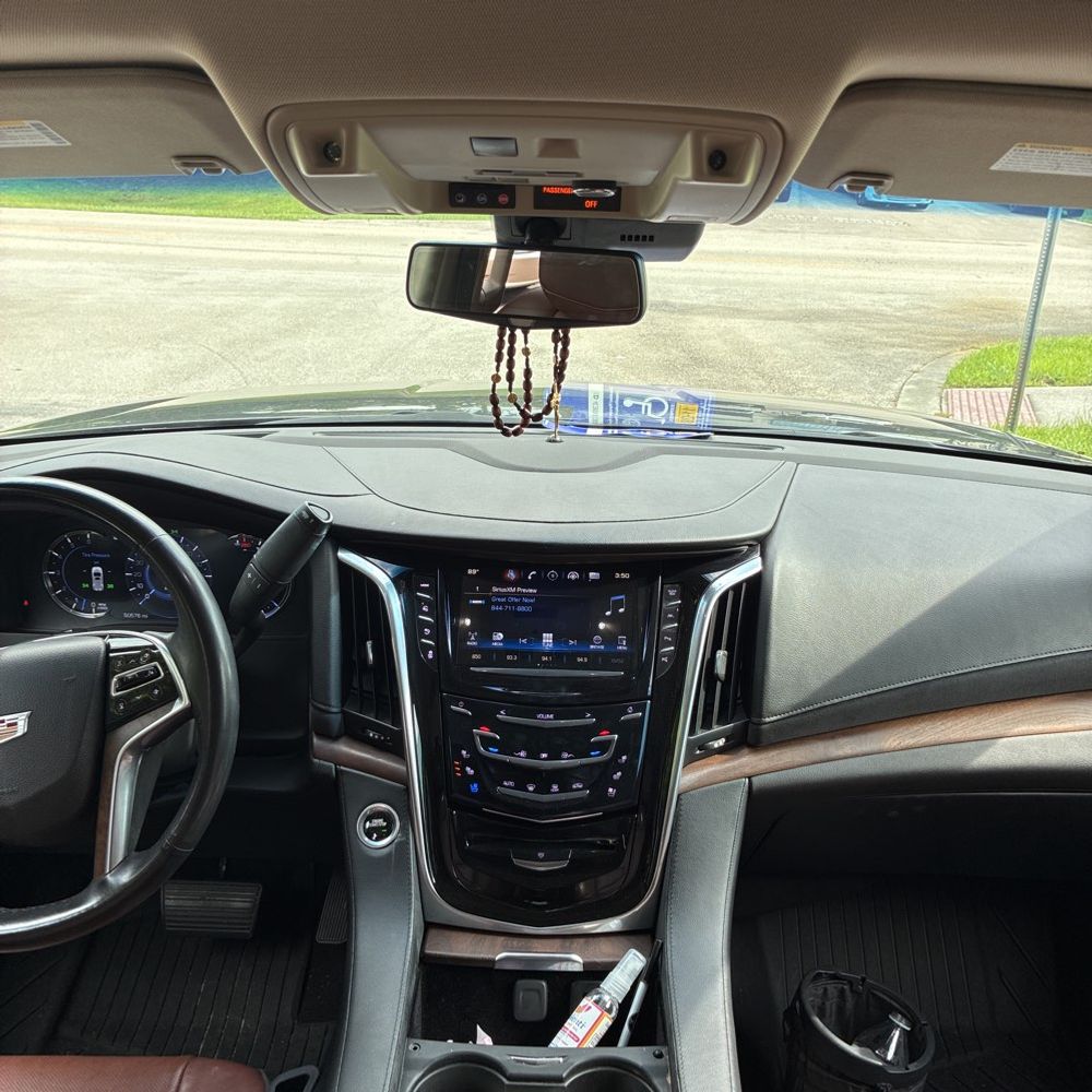 2018 Cadillac Escalade Luxury