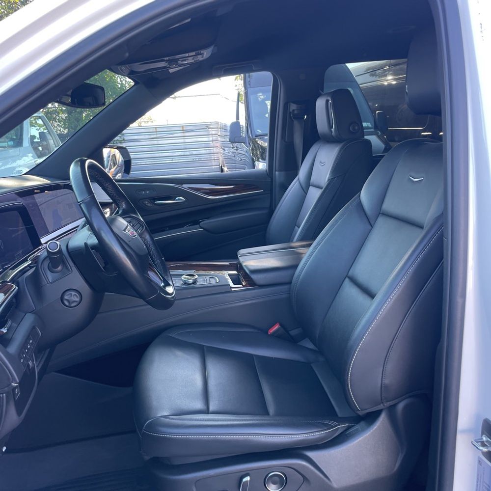 2022 Cadillac Escalade ESV Luxury