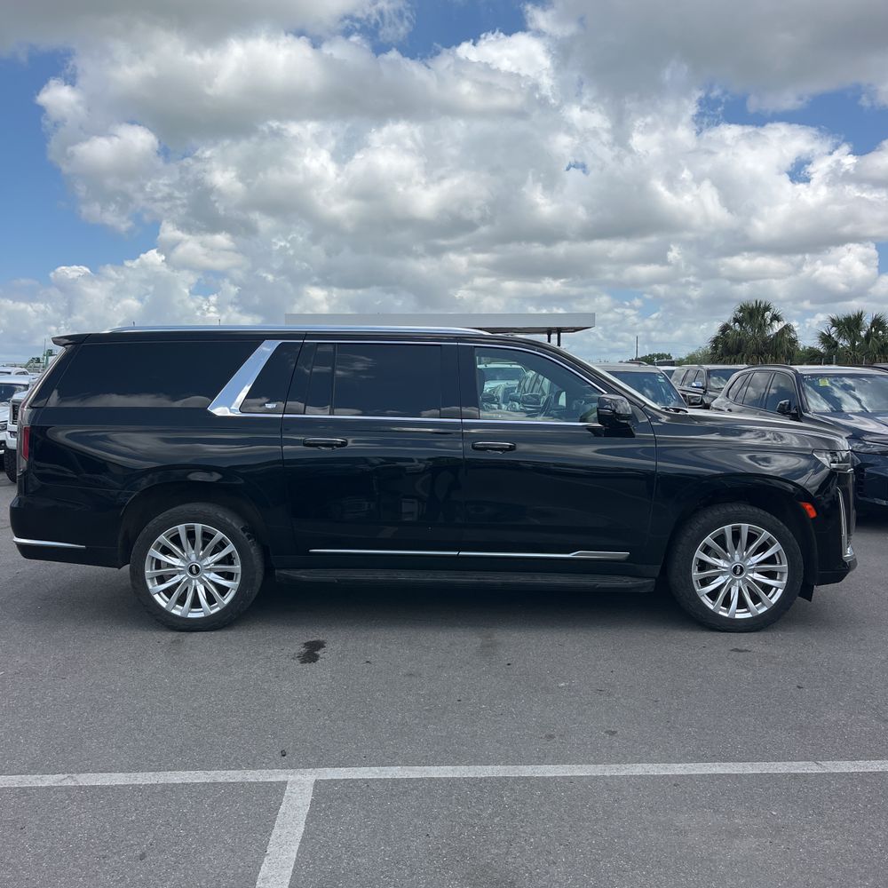 2023 Cadillac Escalade ESV Luxury