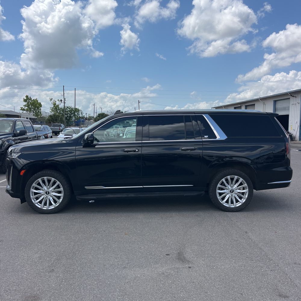 2023 Cadillac Escalade ESV Luxury