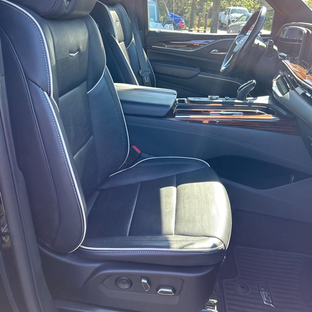 2022 Cadillac Escalade ESV Premium Luxury