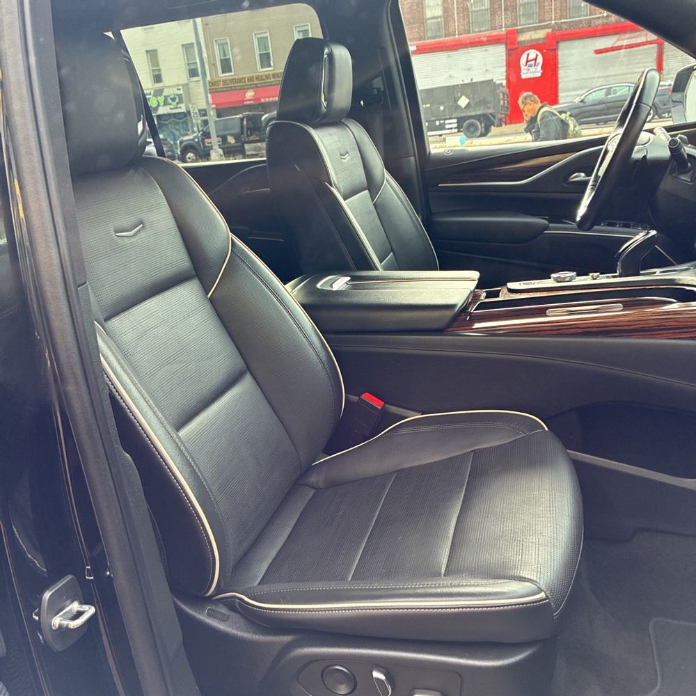 2022 Cadillac Escalade Premium Luxury