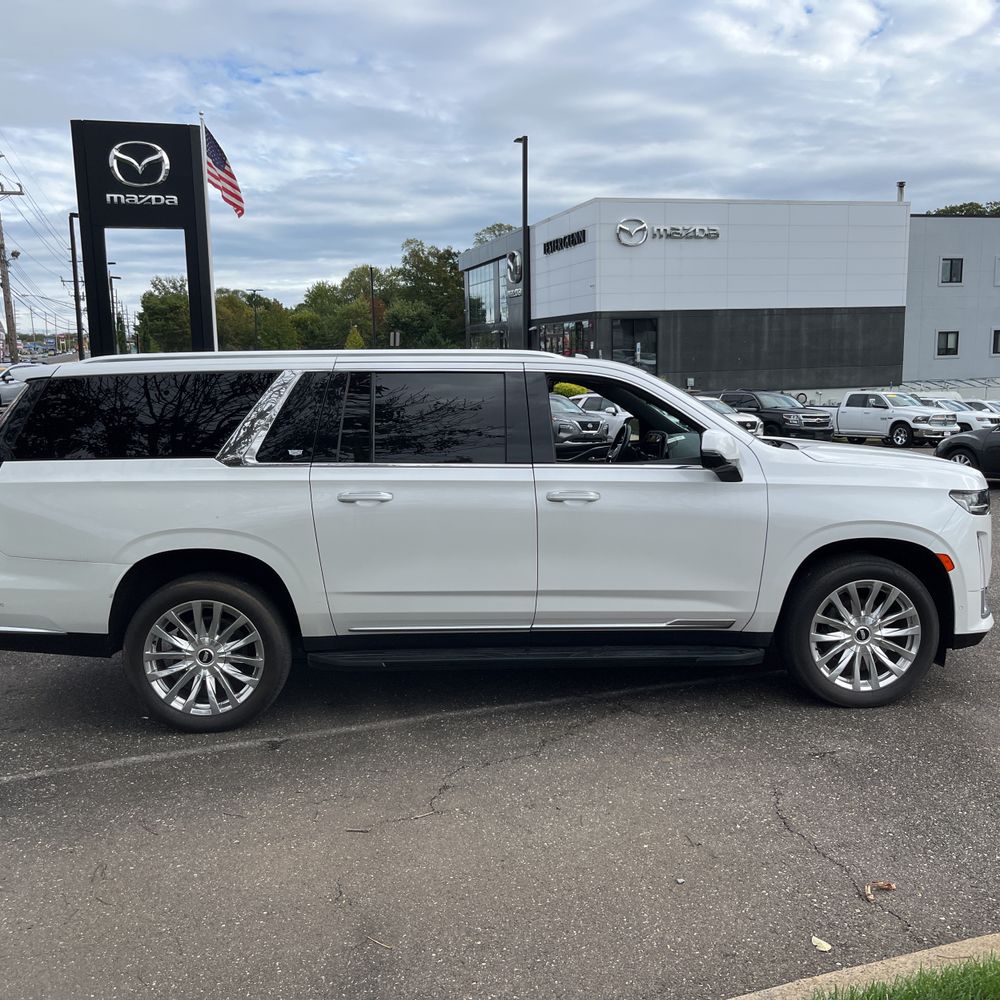 2022 Cadillac Escalade ESV Premium Luxury