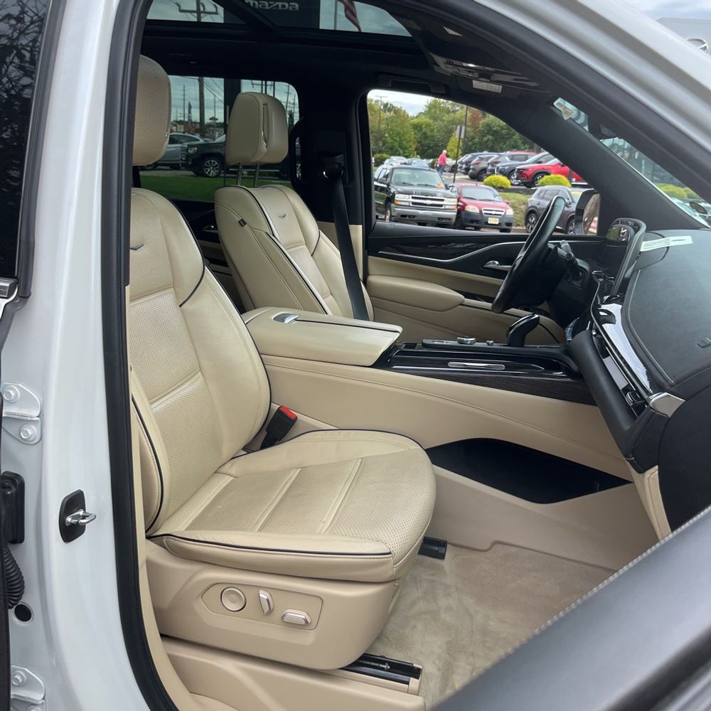 2022 Cadillac Escalade ESV Premium Luxury