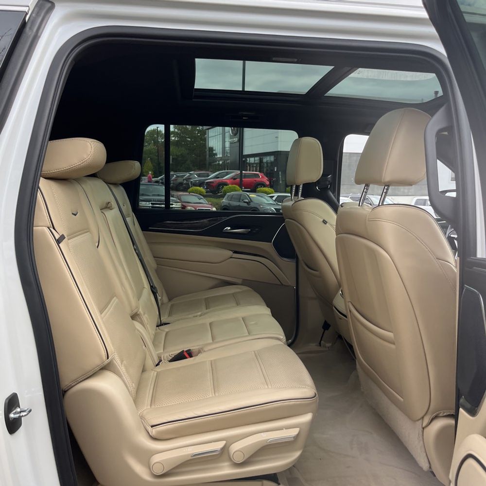 2022 Cadillac Escalade ESV Premium Luxury