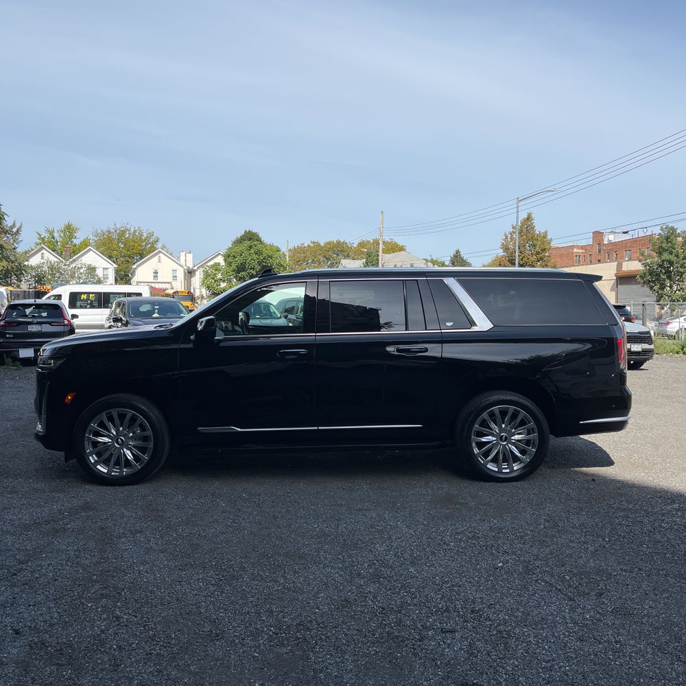 2022 Cadillac Escalade ESV Premium Luxury