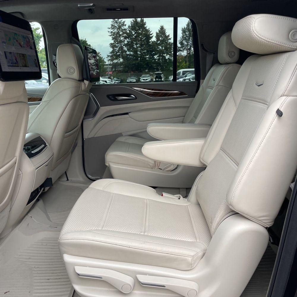 2023 Cadillac Escalade ESV Premium Luxury Platinum