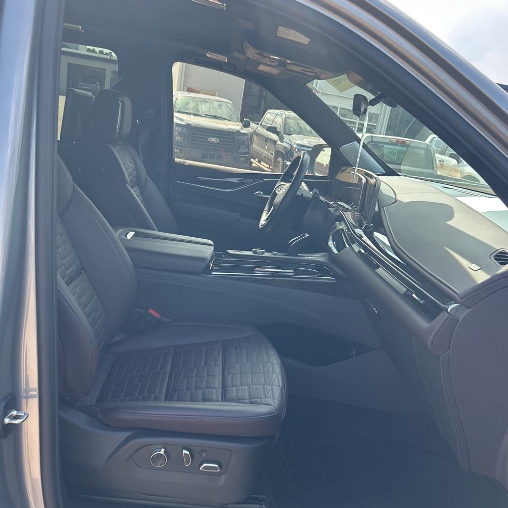 2024 Cadillac Escalade ESV Premium Luxury Platinum