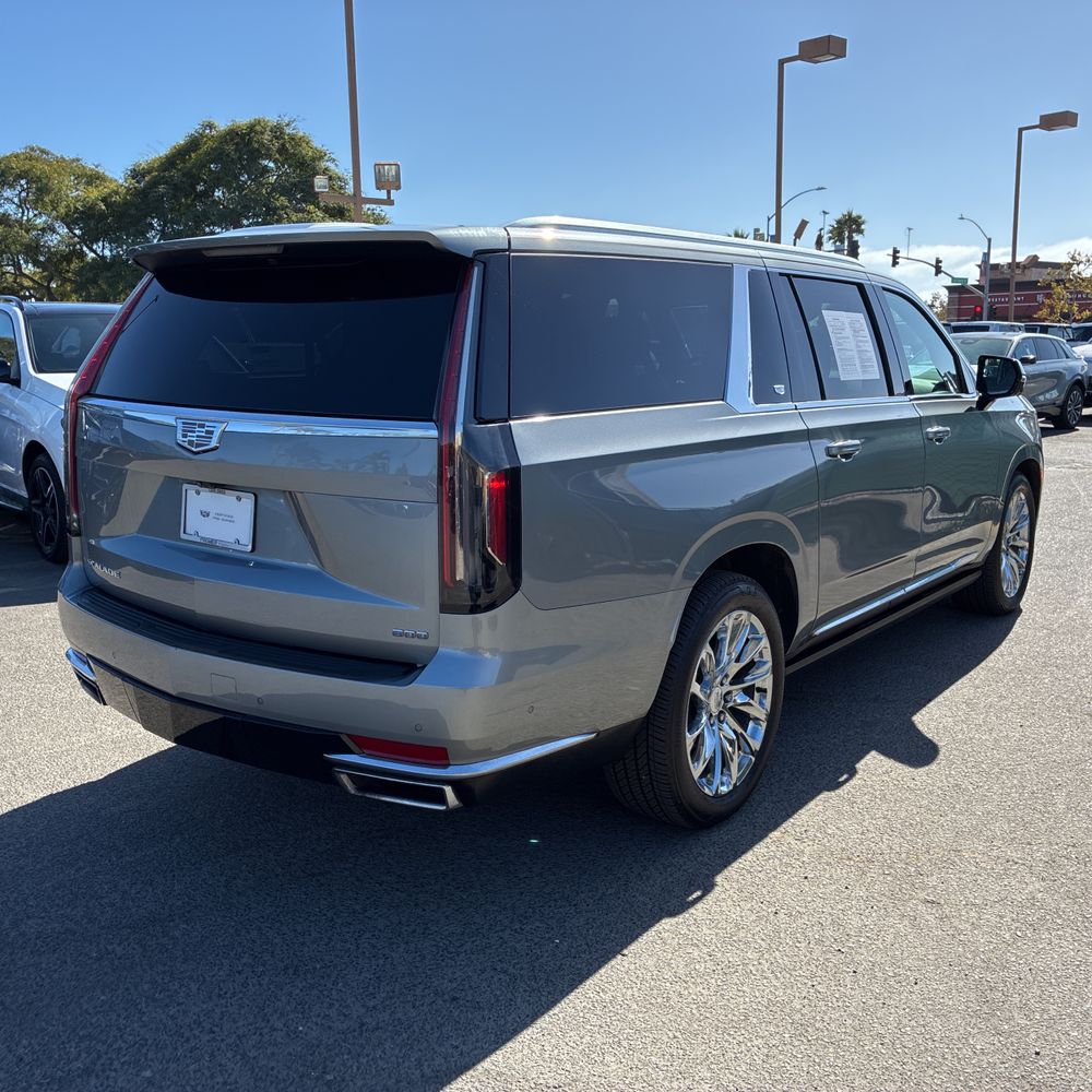 2023 Cadillac Escalade ESV Premium Luxury Platinum