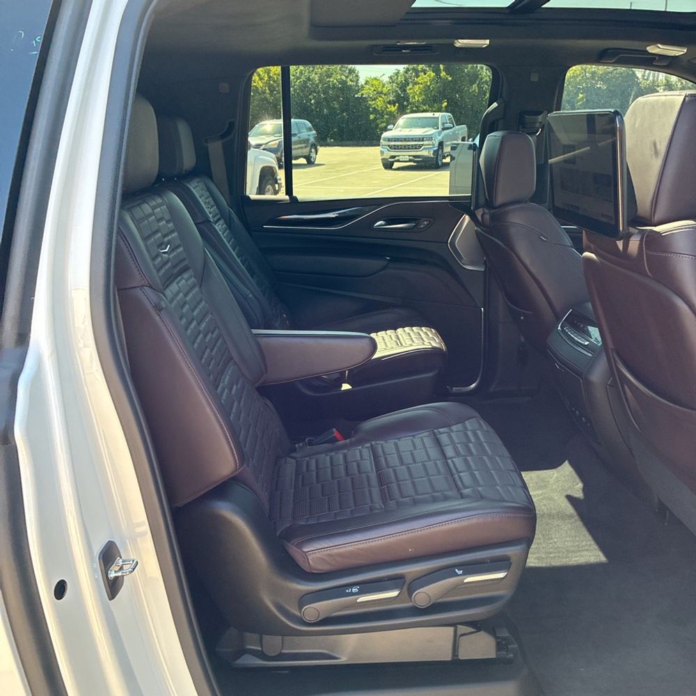2023 Cadillac Escalade ESV Sport Platinum