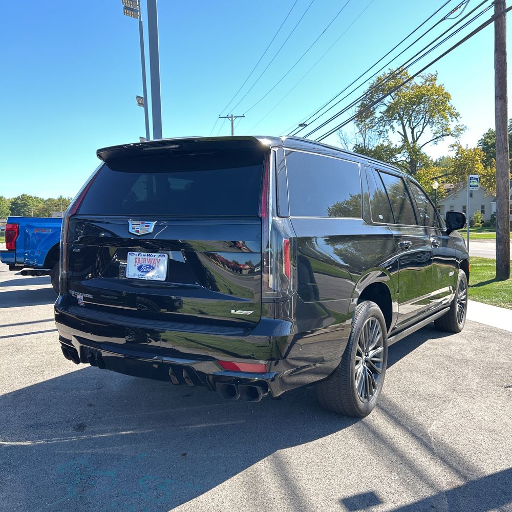 2023 Cadillac Escalade-V ESV Base
