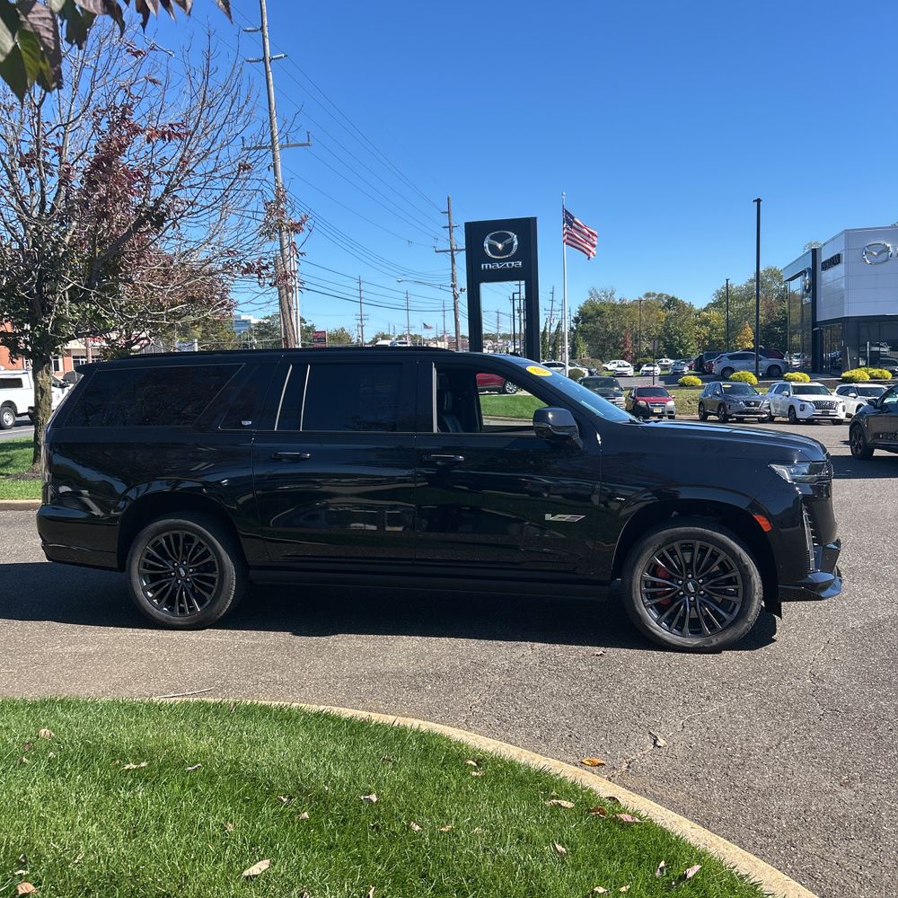 2024 Cadillac Escalade-V ESV Base