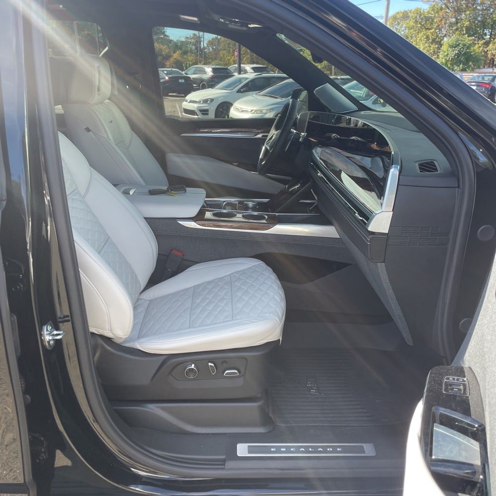 2025 Cadillac Escalade Sport Platinum
