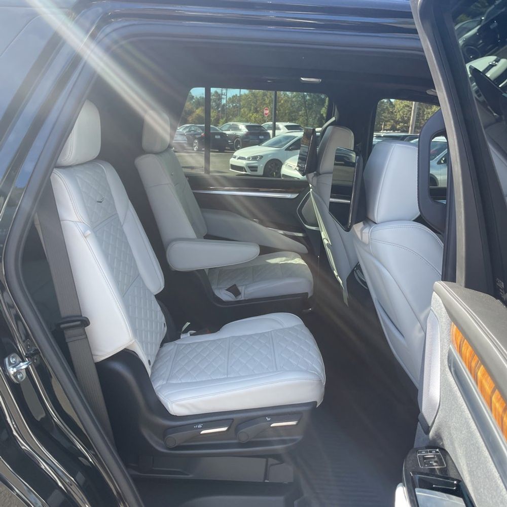2025 Cadillac Escalade Sport Platinum