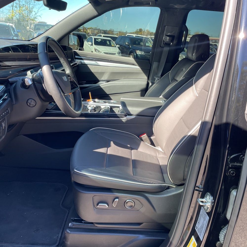 2025 Cadillac Escalade ESV Sport