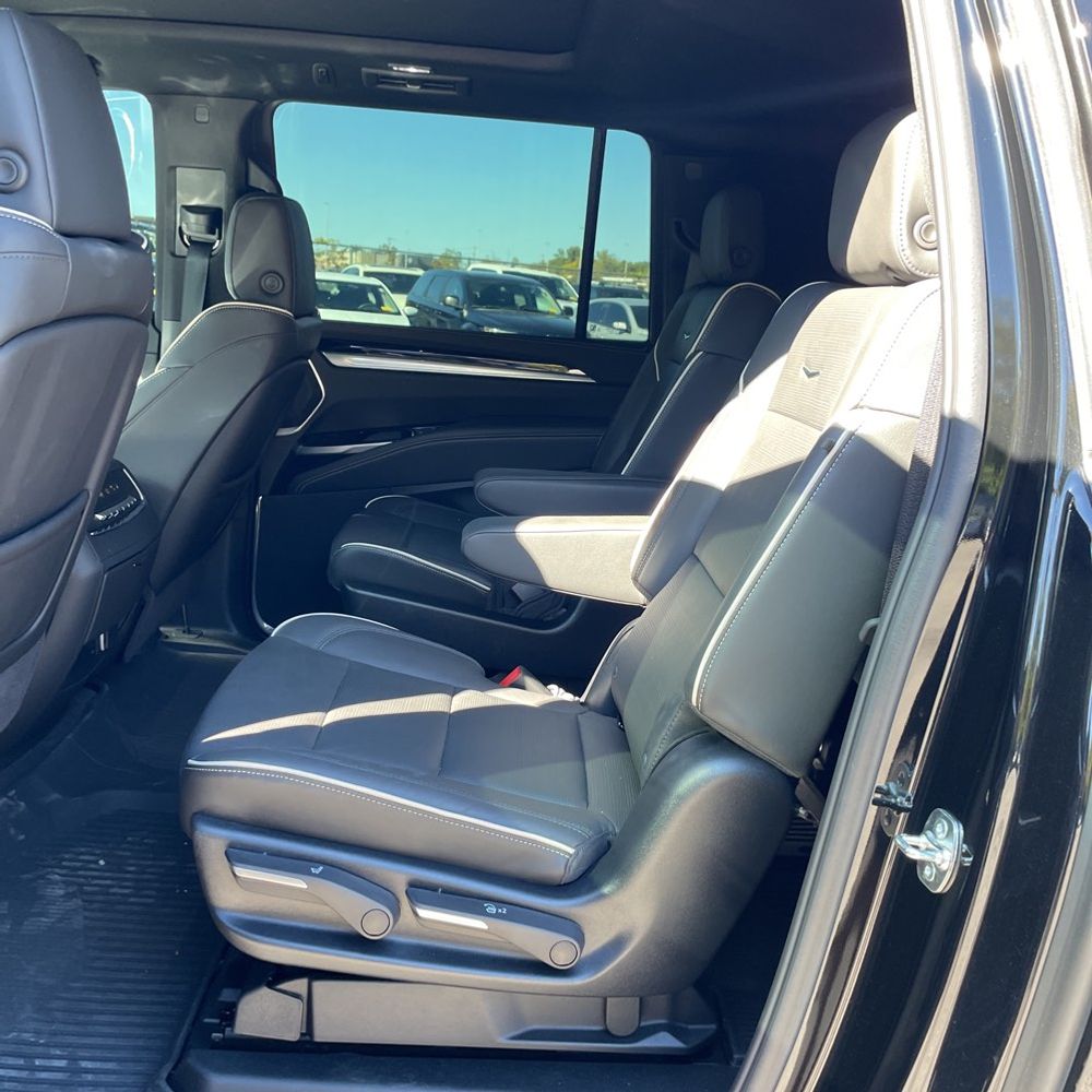 2025 Cadillac Escalade ESV Sport