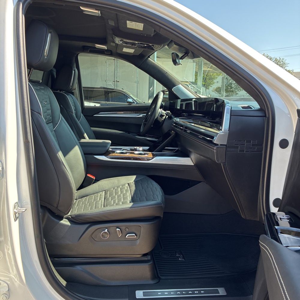 2025 Cadillac Escalade ESV Sport Platinum