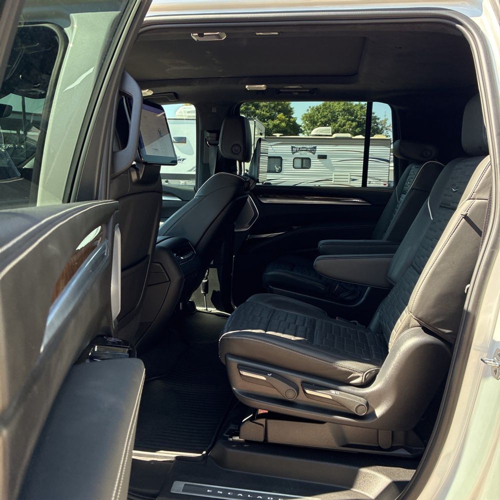 2025 Cadillac Escalade ESV Sport Platinum