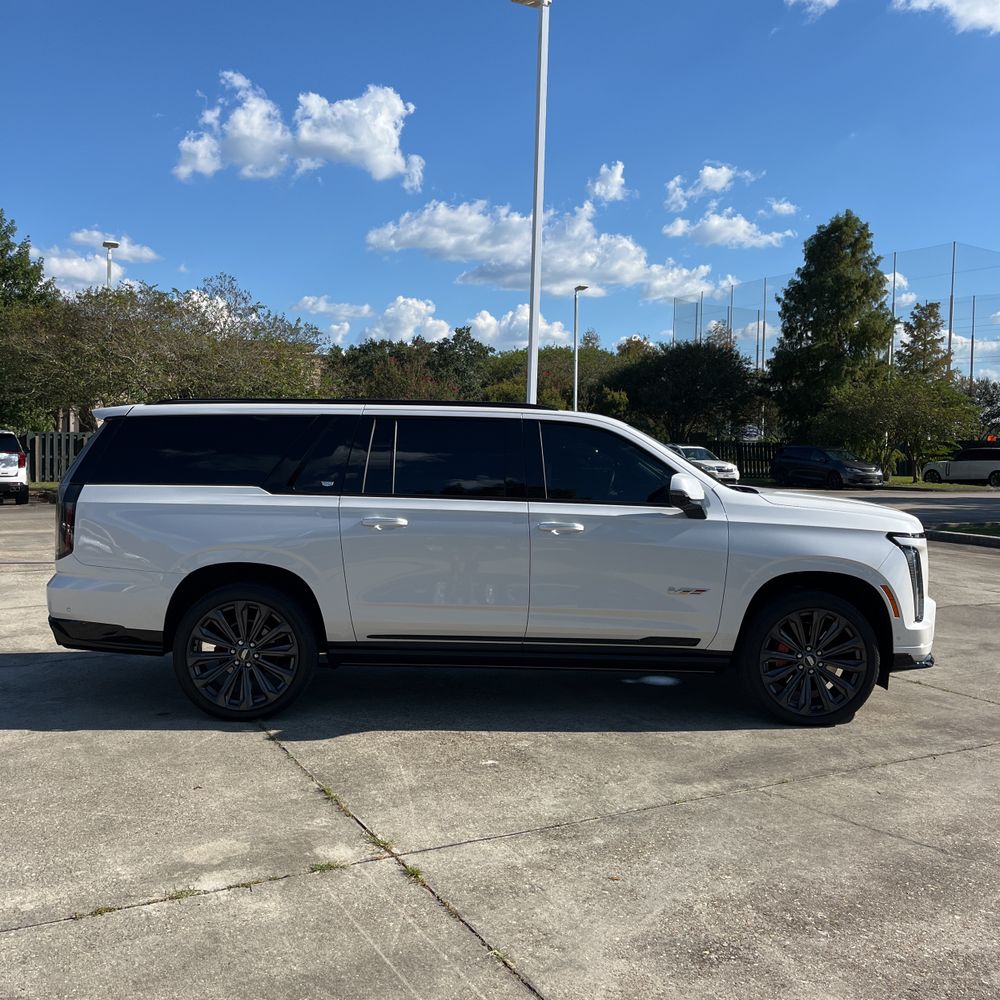 2025 Cadillac Escalade-V ESV Base
