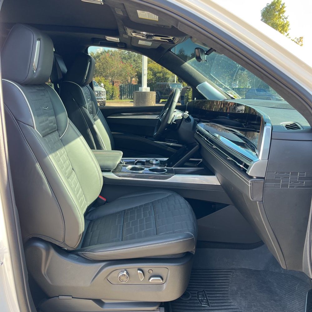 2025 Cadillac Escalade-V ESV Base